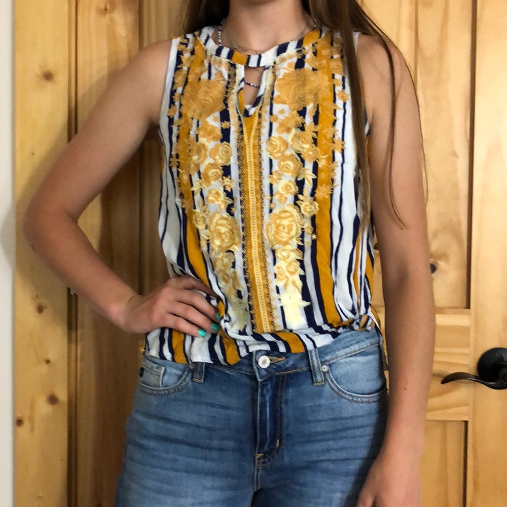 💛💙yellow blue and white flower embroidered tank!